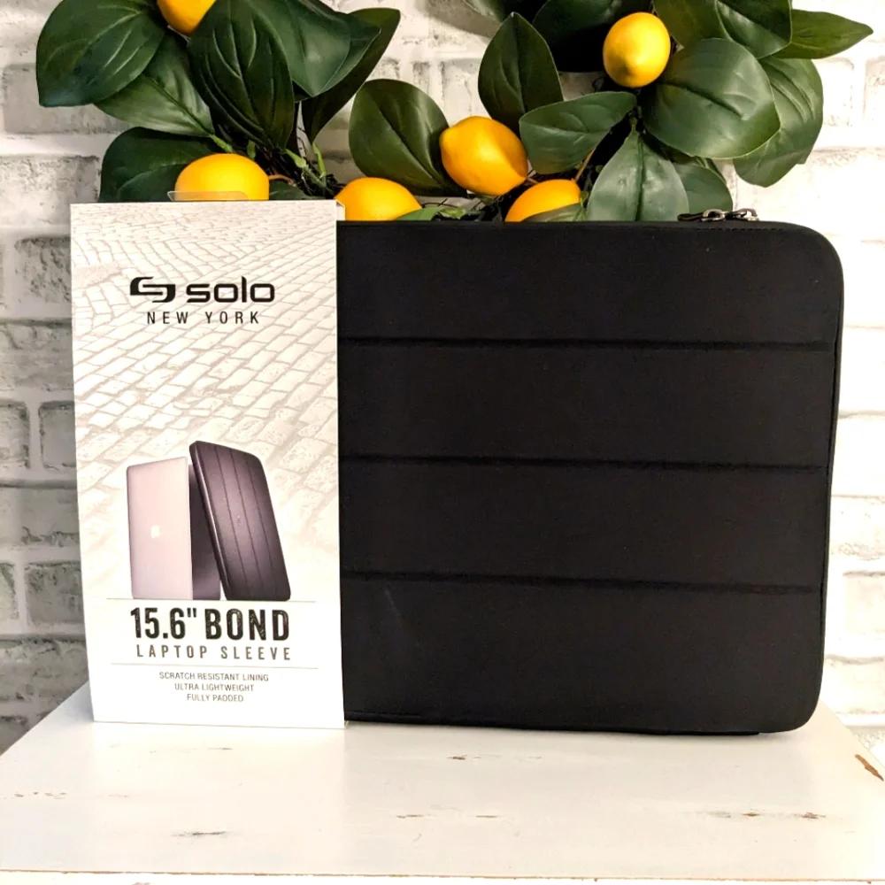 Solo New York 15.6 Bond Laptop Sleeve Protector carrier padded